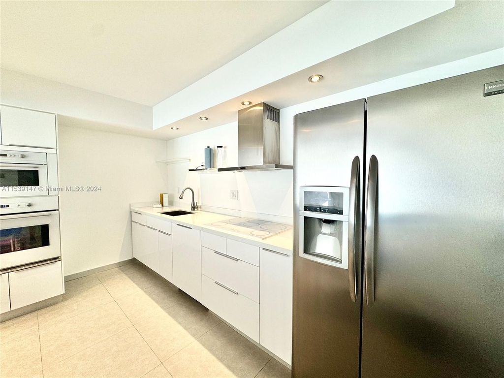 19380 Collins Ave - Photo 3