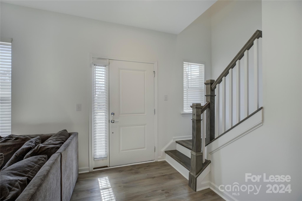 16405 Leading Street - Photo 4