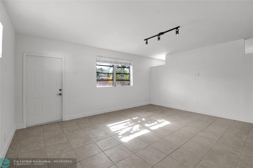 1116 S 17th Ave - Photo 2