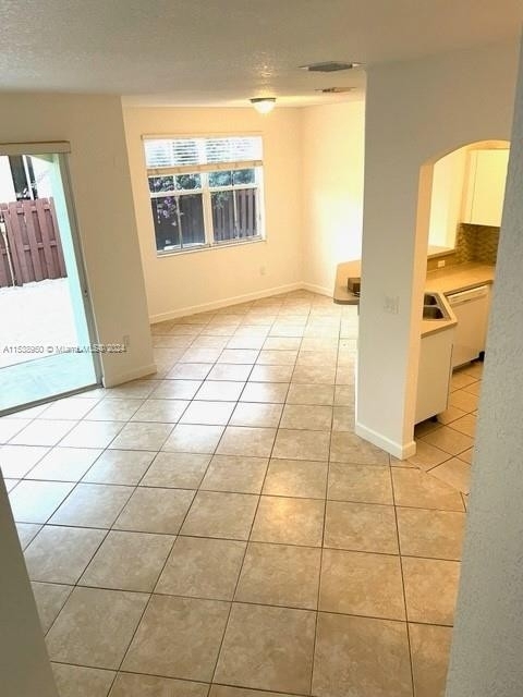 8157 Nw 108th Pl - Photo 2