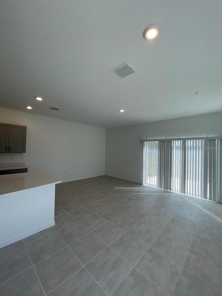 4660 Revolutionary Way - Photo 3