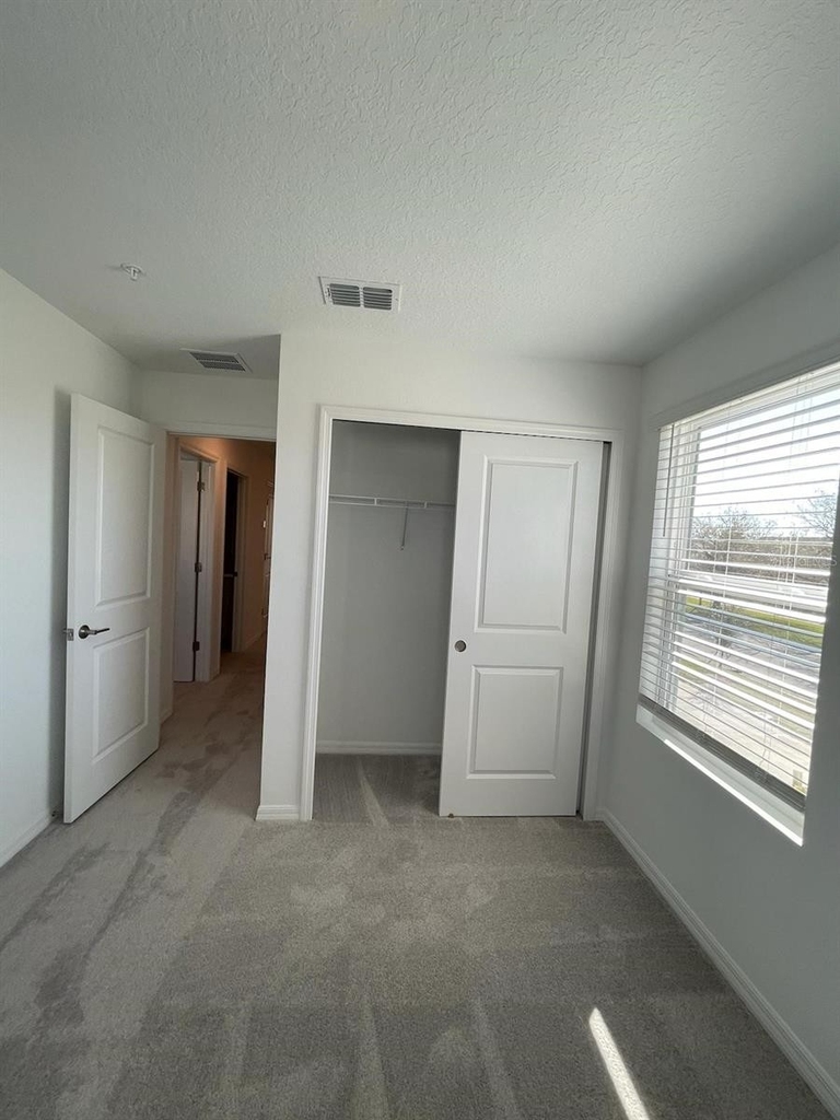 4660 Revolutionary Way - Photo 12