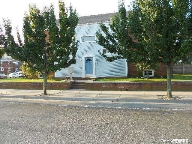 570 E Broadway - Photo 0