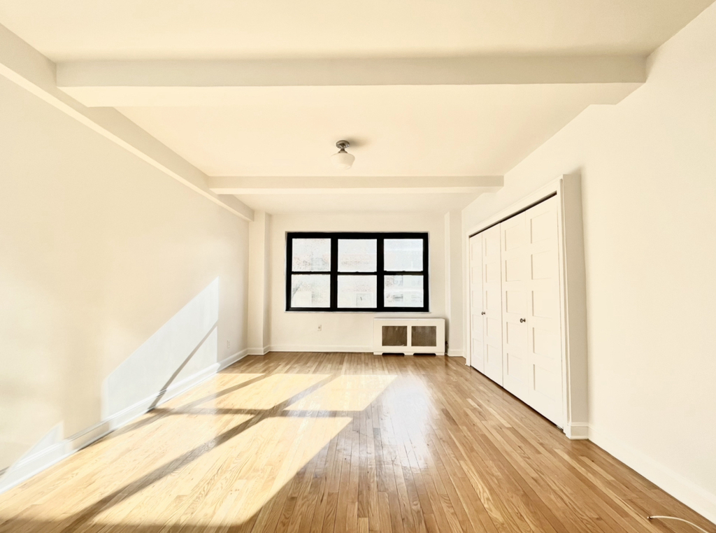 310 East 44th Street - Photo 0