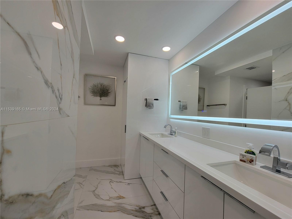 3505 S Ocean Dr (penthouse) - Photo 11