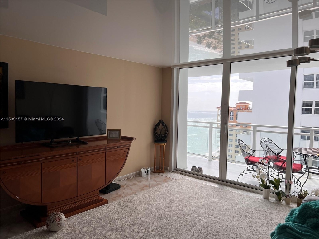 2030 S Ocean Dr - Photo 2