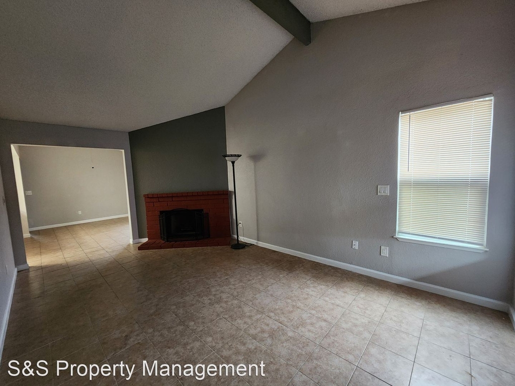 27 Quasar Cir. - Photo 2