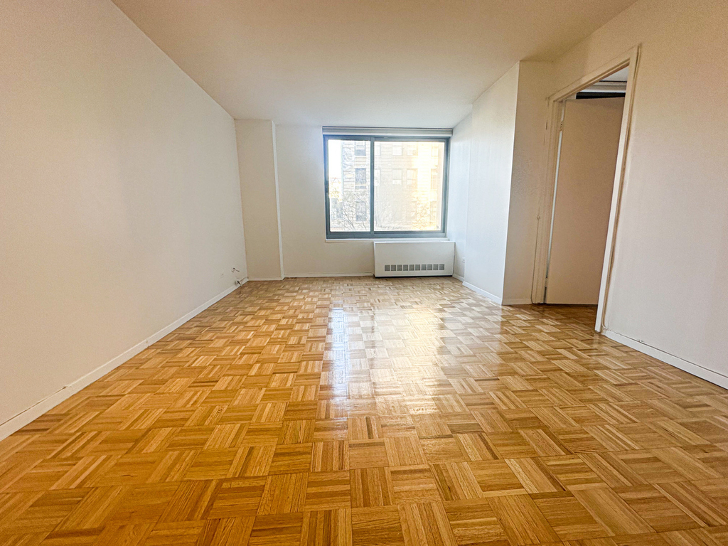 270 West 17th Street - Photo 3