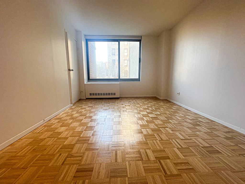 270 West 17th Street - Photo 9