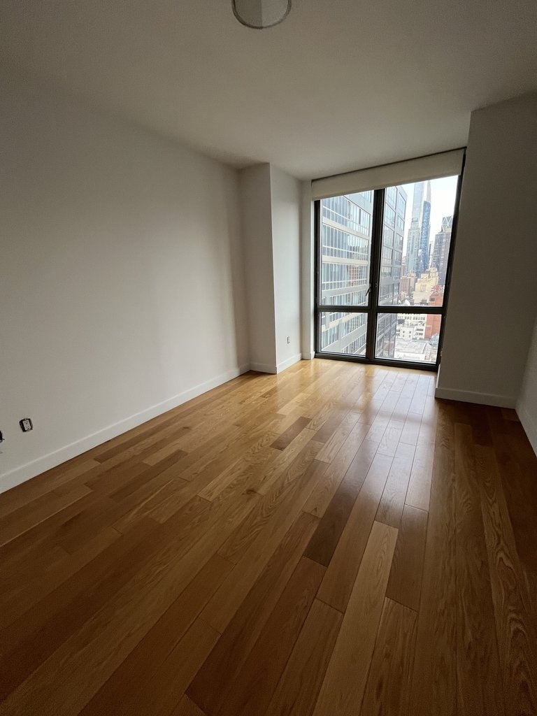 West 57th Street - Photo 8