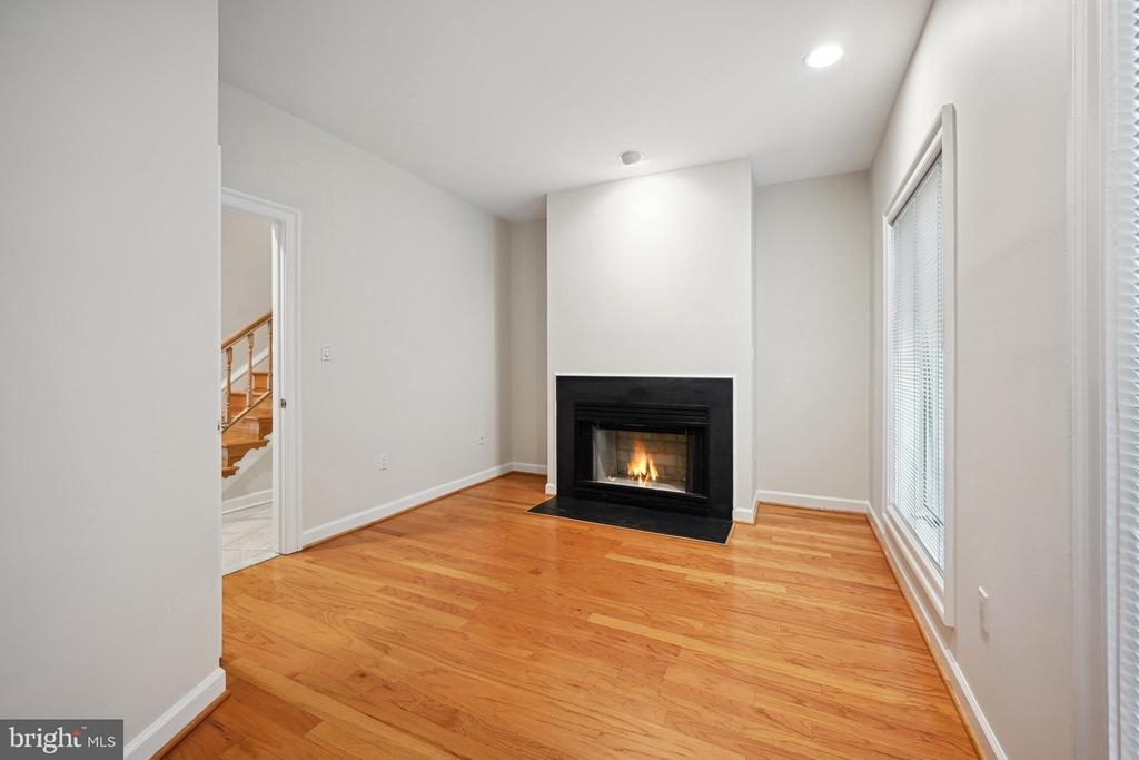 5330 Connecticut Ave Nw - Photo 3