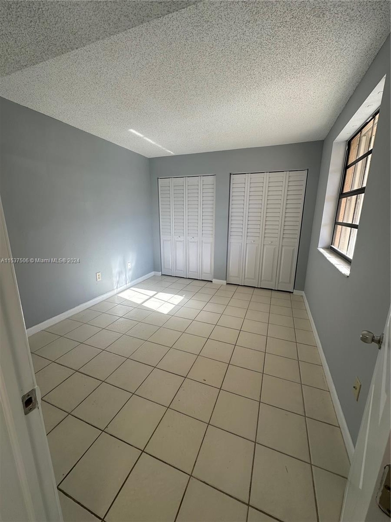1080 N Franklin Ave - Photo 12