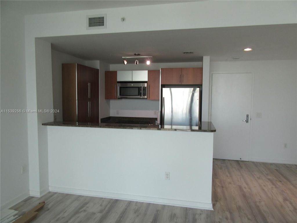 300 S Biscayne Blvd - Photo 5