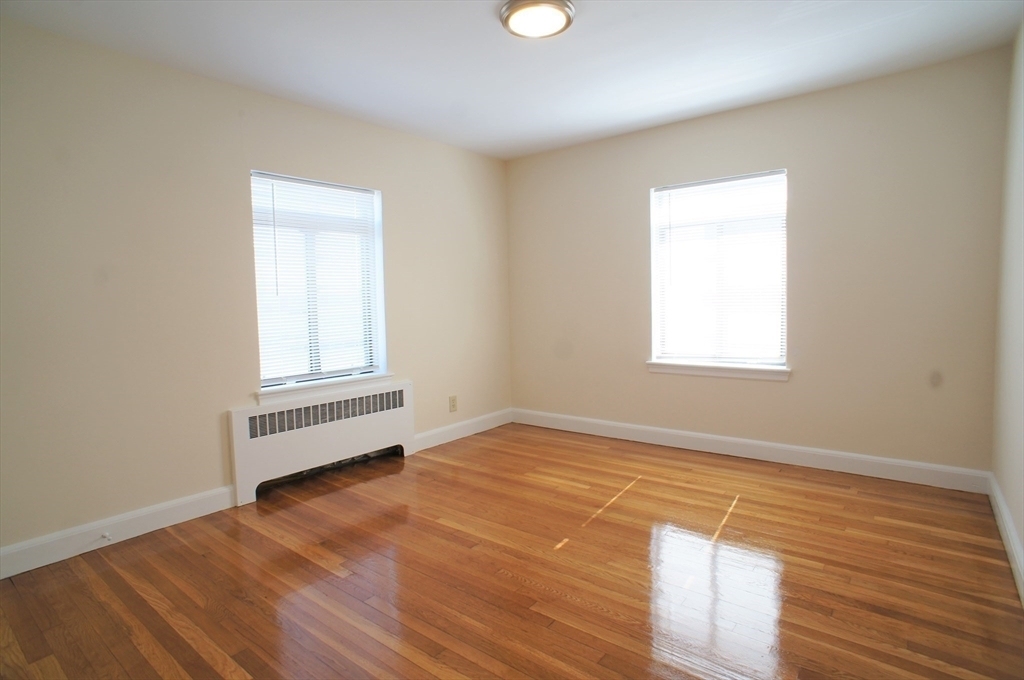 425 Newport Ave - Photo 5