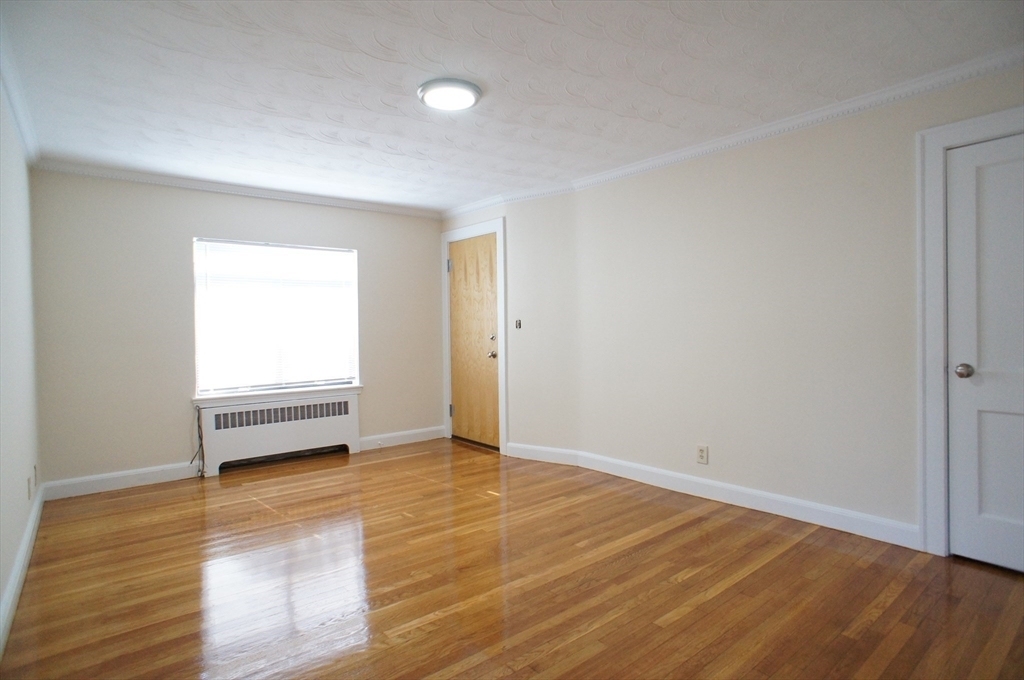 425 Newport Ave - Photo 3