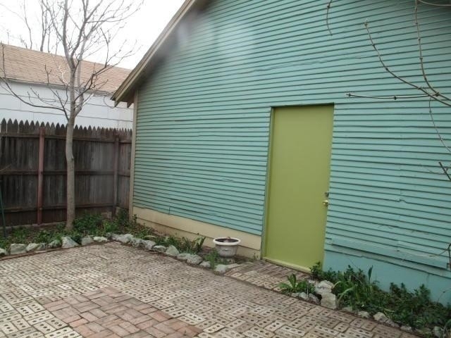 2432 22nd Street - Photo 3