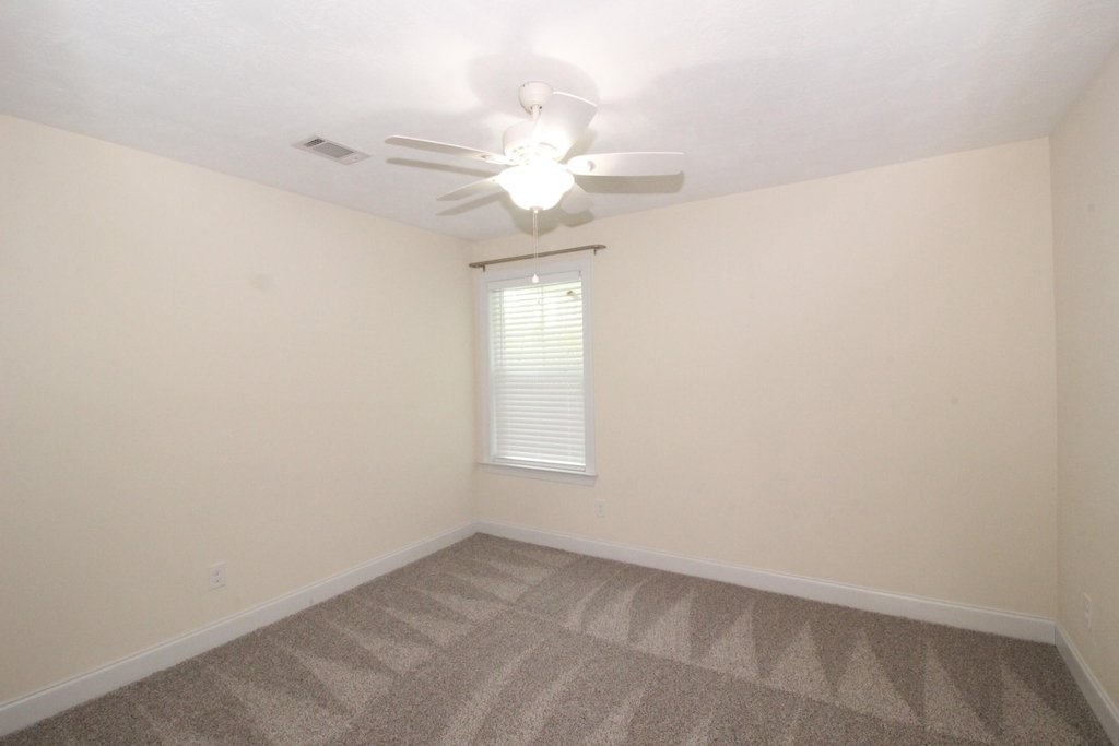 2445 Newbury Avenue - Photo 9