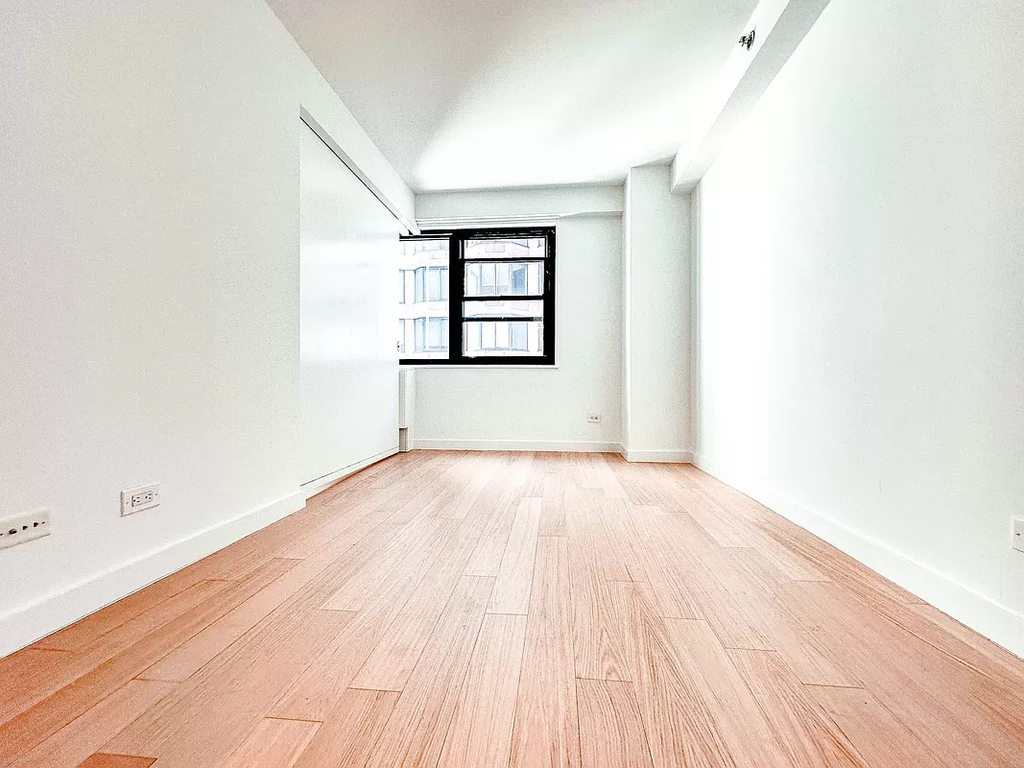 222 East 39th Street - Photo 2