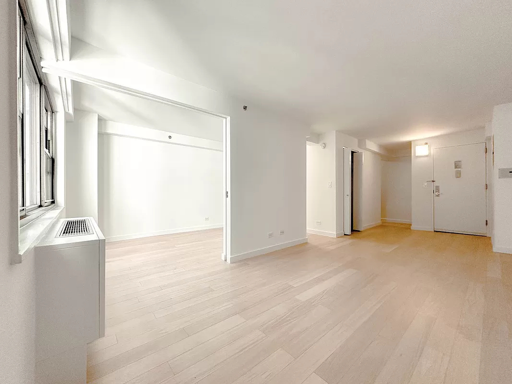 222 East 39th Street - Photo 1