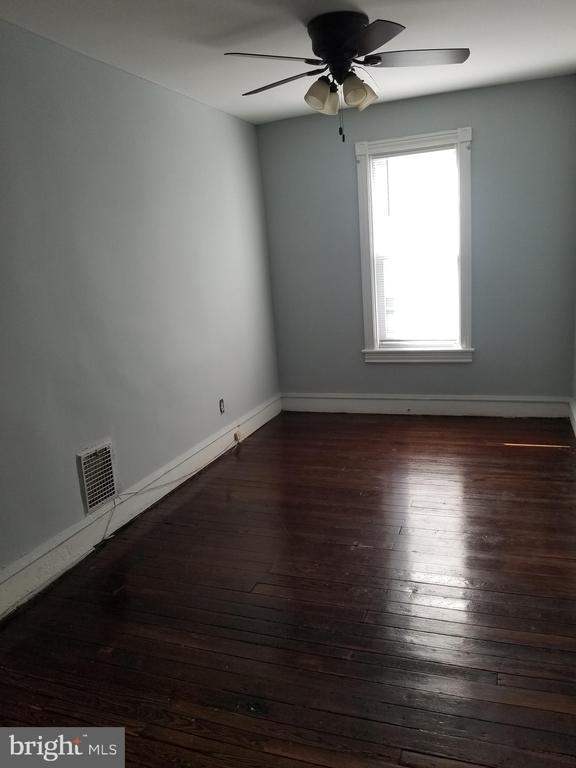 219 Woodlawn Ter - Photo 3