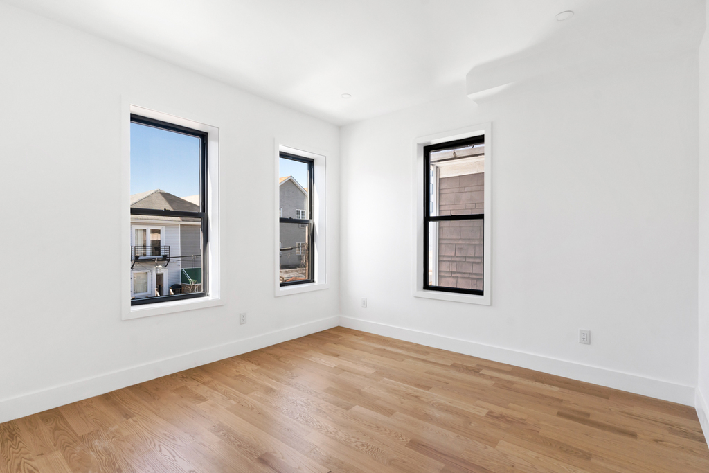 982 East 37th Street - Photo 3