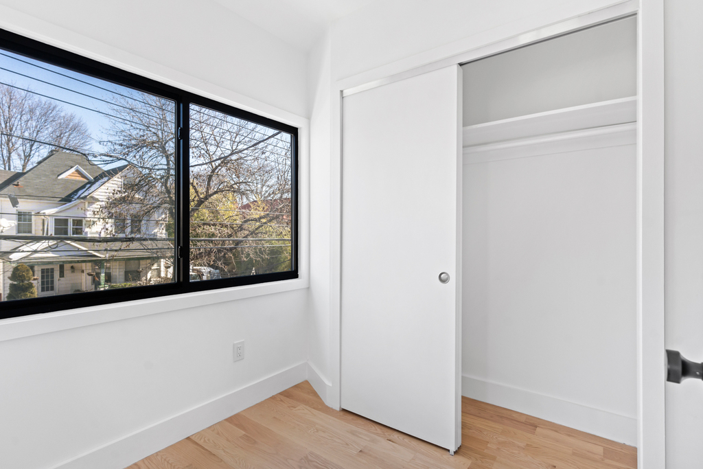 982 East 37th Street - Photo 5