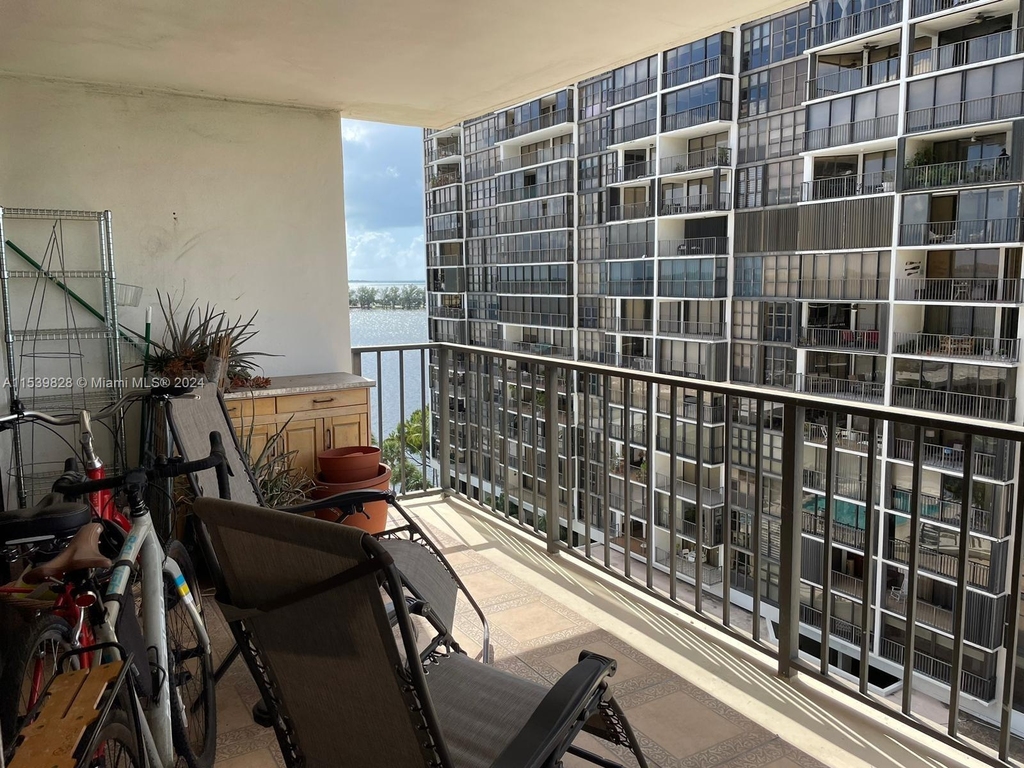 1915 Brickell Ave - Photo 5