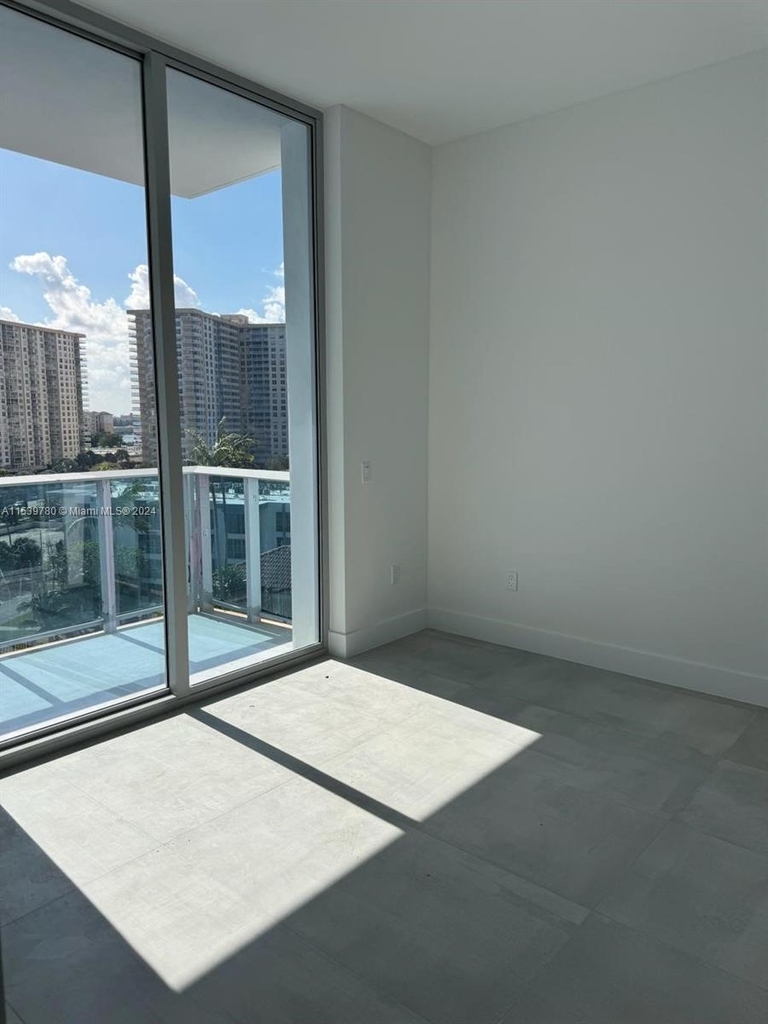 17550 Collins Avenue - Photo 3