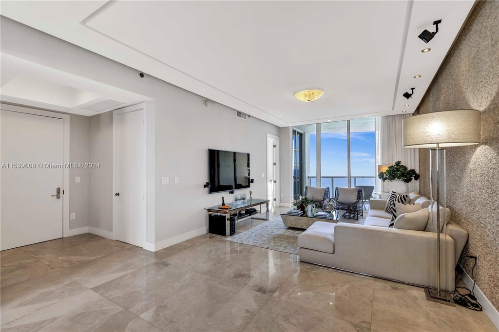 15811 Collins Ave - Photo 4