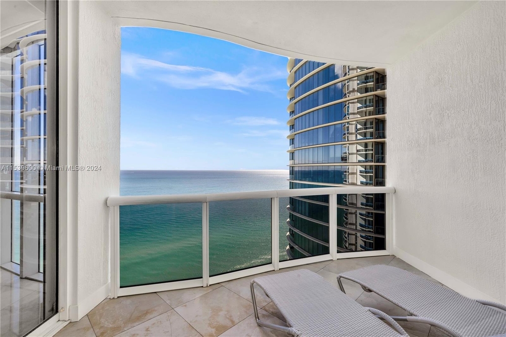 15811 Collins Ave - Photo 16