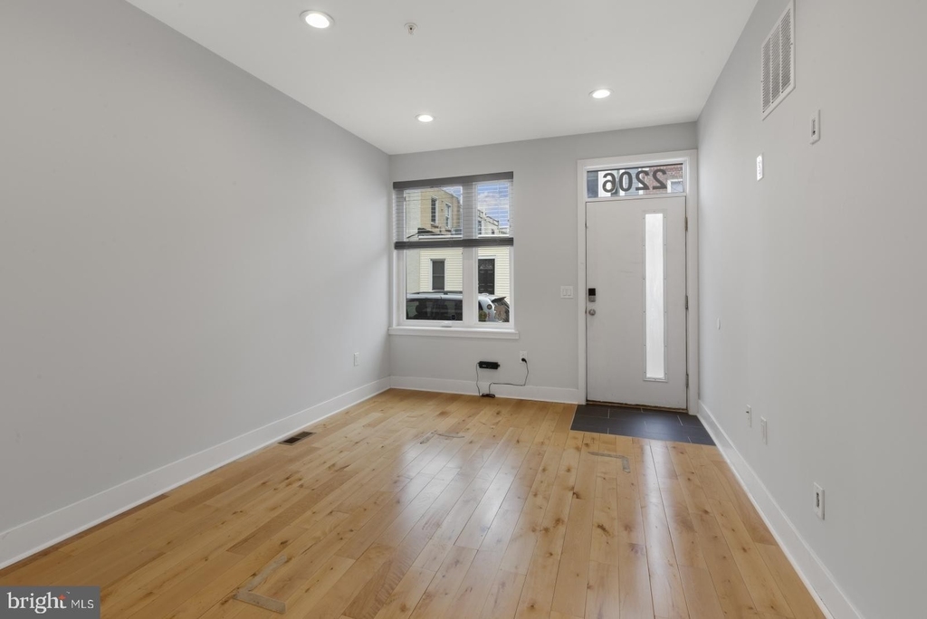 2206 E Albert Street - Photo 2