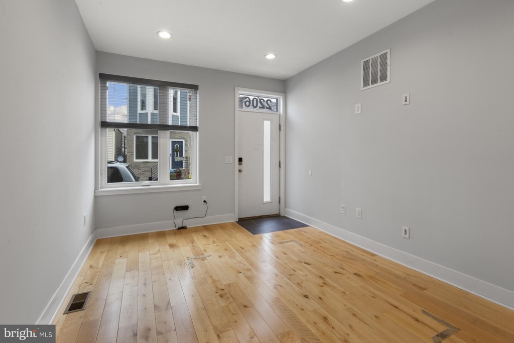 2206 E Albert Street - Photo 3