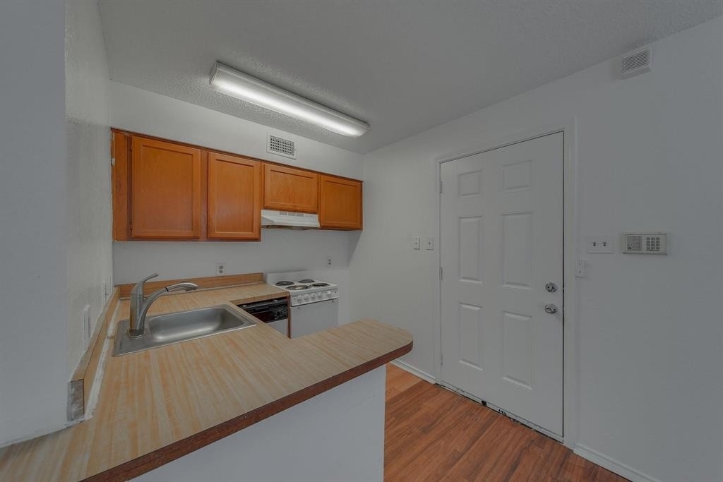 9815 Walnut Street - Photo 2