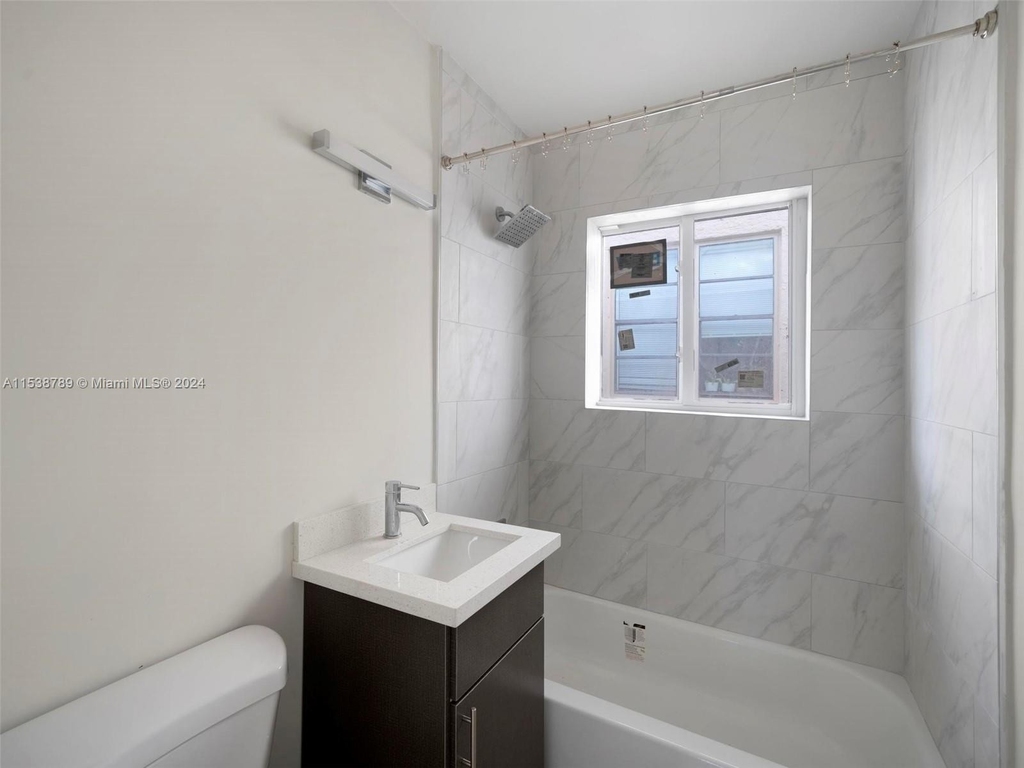 1535 Michigan Ave - Photo 12