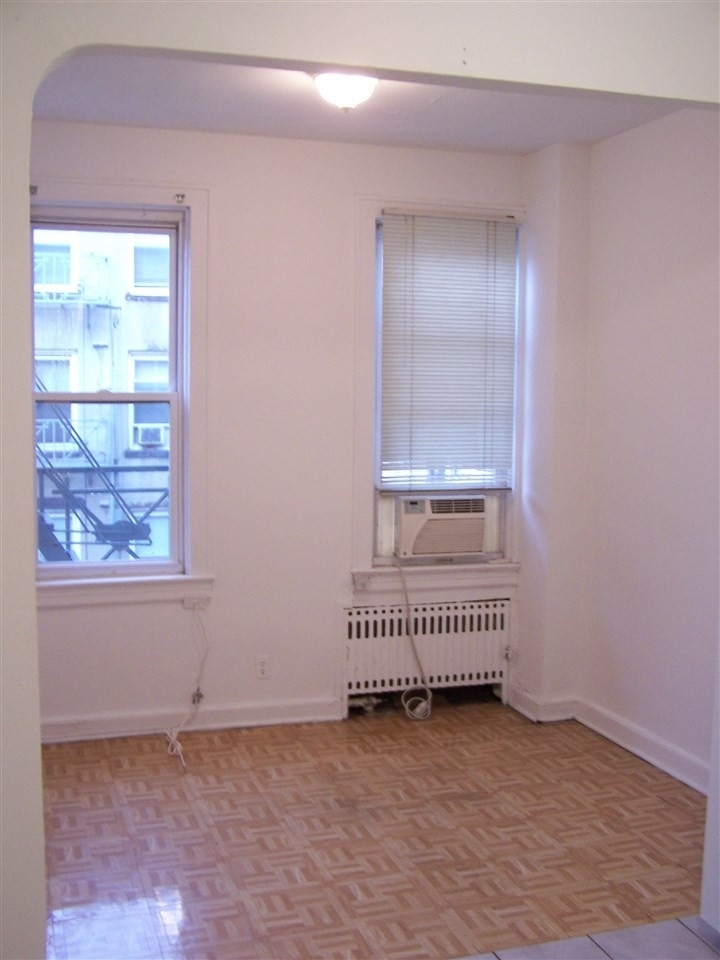 408 Washington St - Photo 3