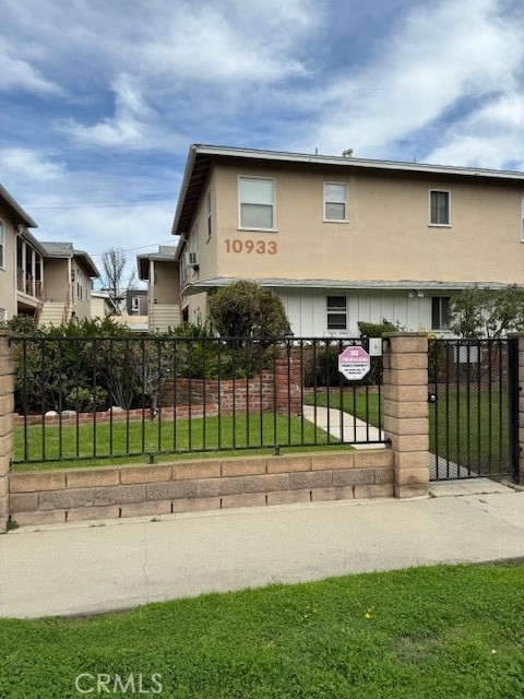 10937 Otsego Street - Photo 1