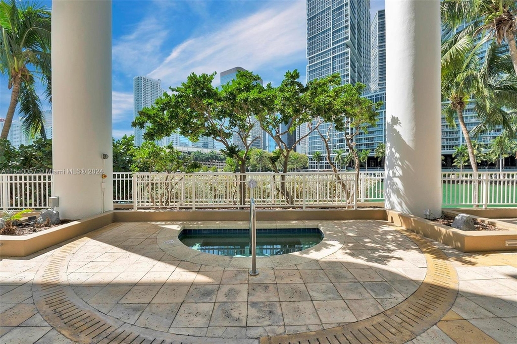 801 Brickell Key Blvd - Photo 42