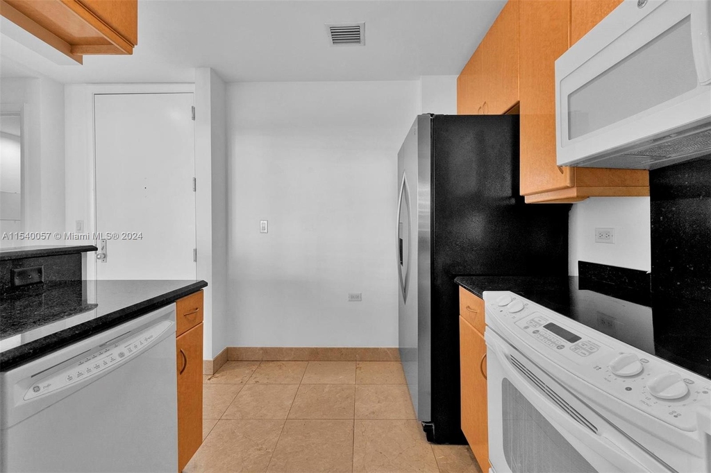 801 Brickell Key Blvd - Photo 10