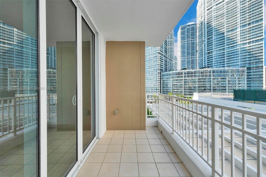 801 Brickell Key Blvd - Photo 25