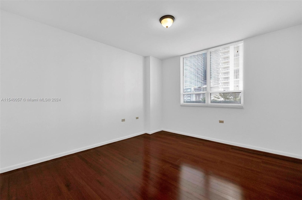 801 Brickell Key Blvd - Photo 11