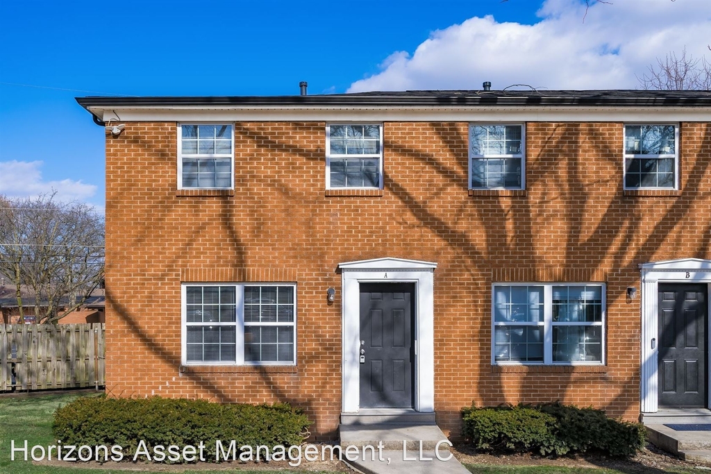 Courtyard Townhomes 1462 - 1490 Elaine Road - Photo 32