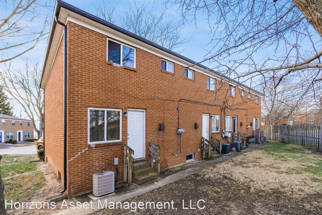 Courtyard Townhomes 1462 - 1490 Elaine Road - Photo 44