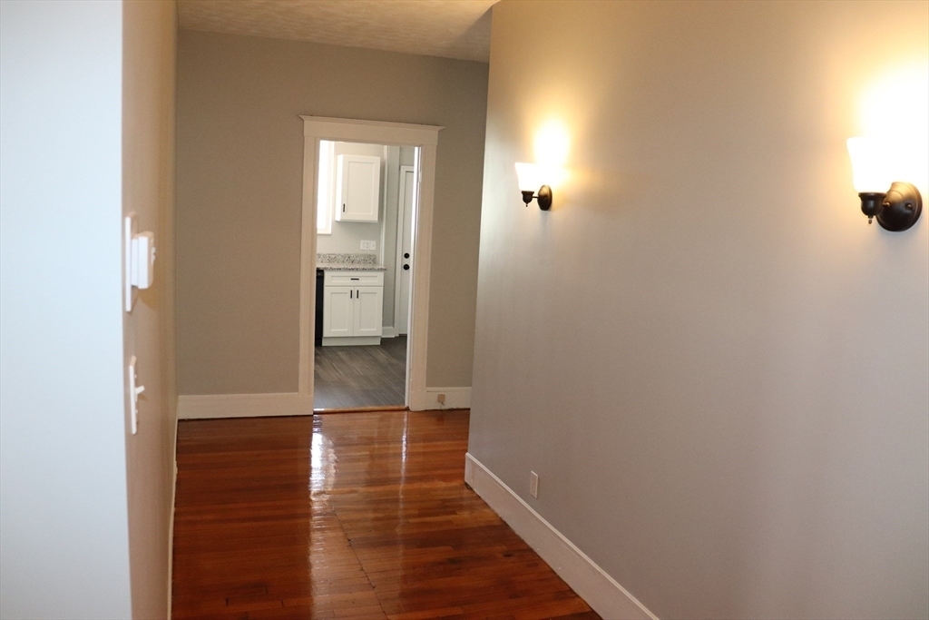 82 Brooks St - Photo 10