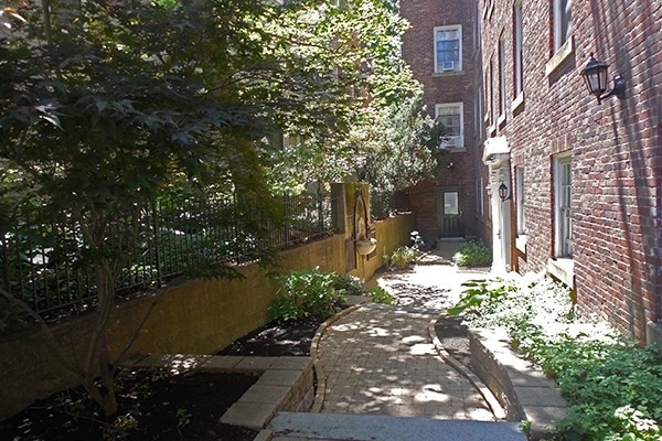 16 Chauncy St - Photo 0