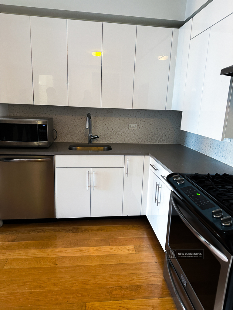 No Fee| Room W/Balcony | Downtown Brooklyn - Photo 11