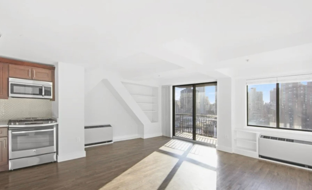 East 91st Street - Photo 11