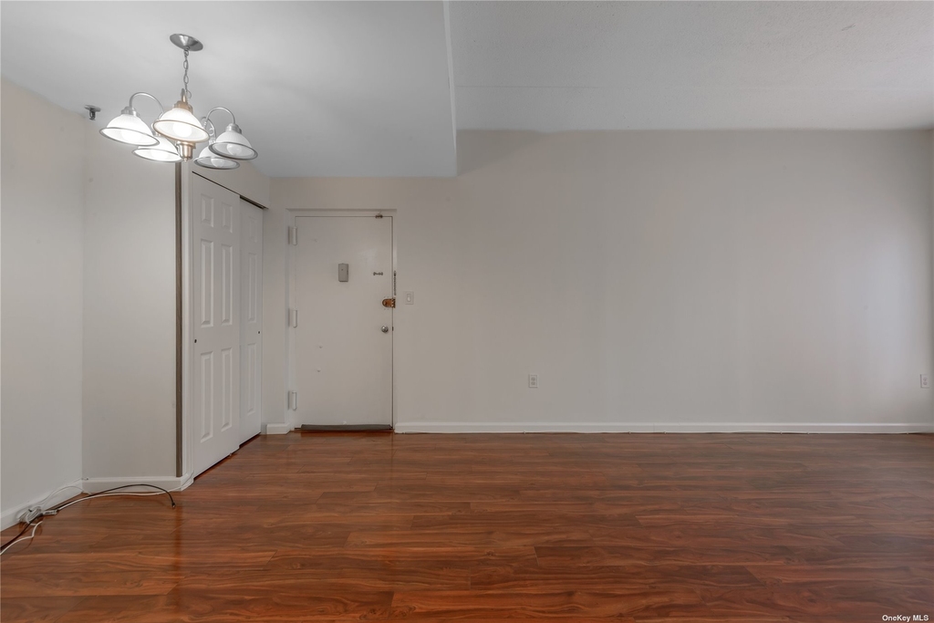 205 Mineola Boulevard - Photo 5