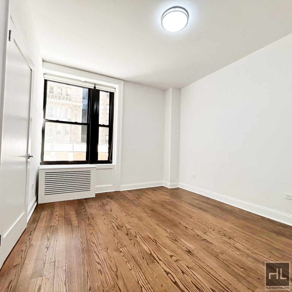 West 58 Street - Photo 6