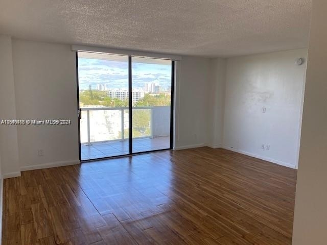 13499 Biscayne Blvd - Photo 2