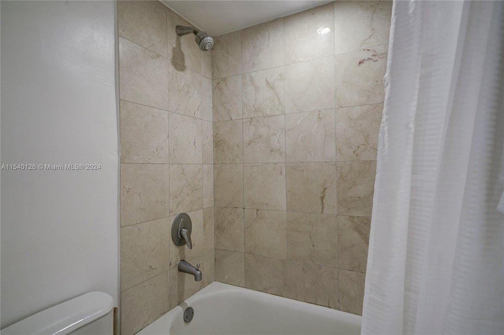 6917 Collins Ave - Photo 11